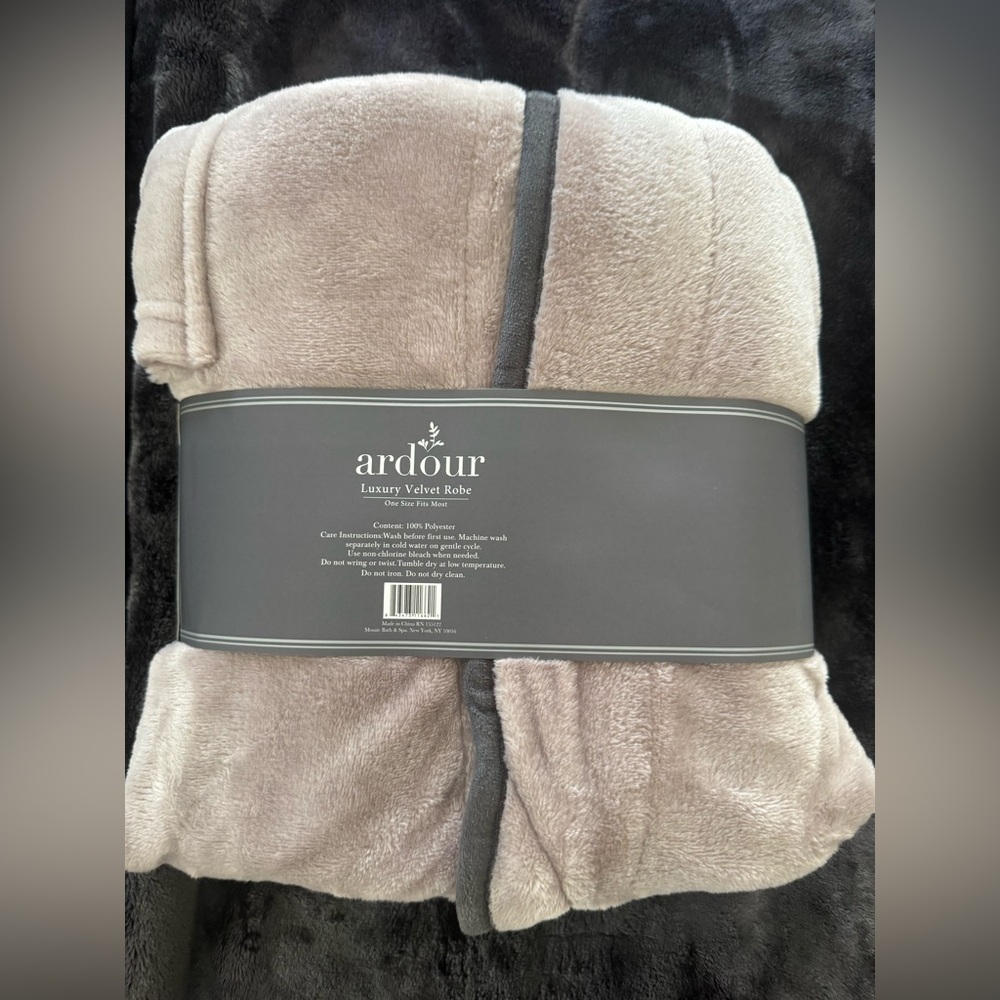 Cozy Mauve Plush Robe - Picture 3 of 3
